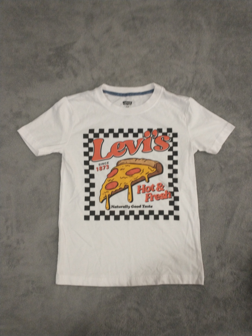 Kids / Boys - M (8) - Levi's (RN 81917)  White 'Hot & Fresh' Pizza Graphic Tee